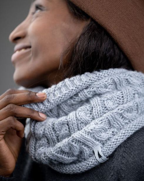TreeNeckwarmer Cable Knit Light Grey Mel